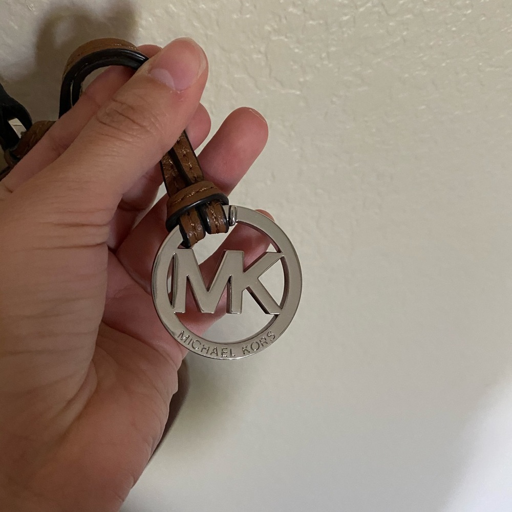 Michael Kors mini Crossbody! - Picture 3 of 6
